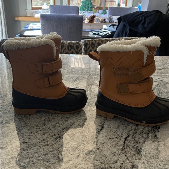 Cat & Jack Kids' Tan and Black Winter Boots l 8 - Picture 3 of 7